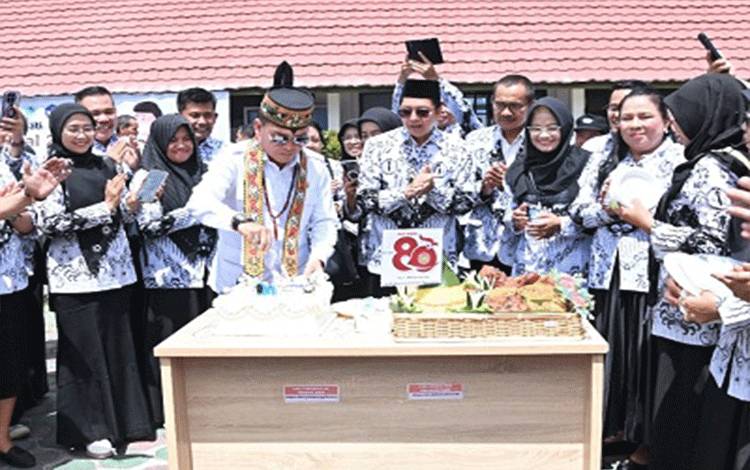 Pemerintah Kalteng Siapkan Beasiswa bagi 150 Ribu Guru pada 2026