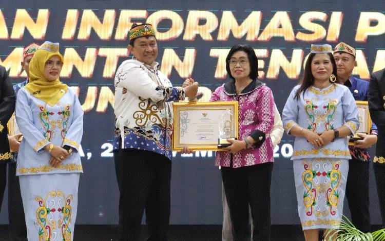 Gunung Mas Raih Penghargaan Informatif pada Anugrah KIP Kalteng 2025
