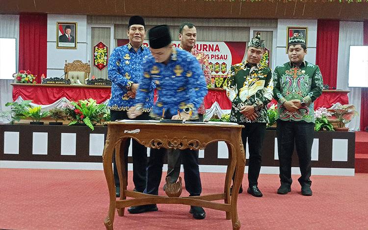 Bupati dan Wabup Pulang Pisau Hadiri Paripurna, Dua Raperda Strategis Resmi Disetujui