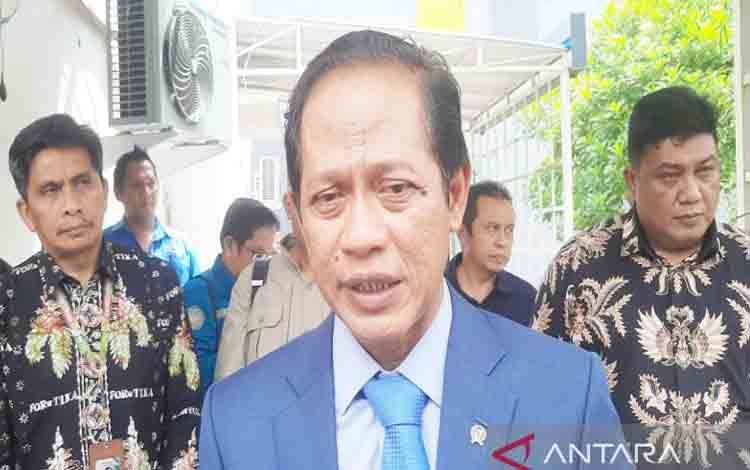 Menteri LH Terjunkan Tim Kaji Bencana Banjir Bandang di Sumatera