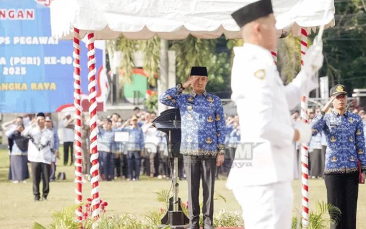 Wali Kota Palangka Raya Pimpin Upacara Gabungan Peringatan HUT KORPRI, PGRI dan Hari Guru Nasional