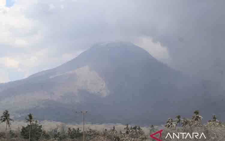 Badan Geologi: Aktivitas Gunung Lewotobi Laki-laki Masih Level IV