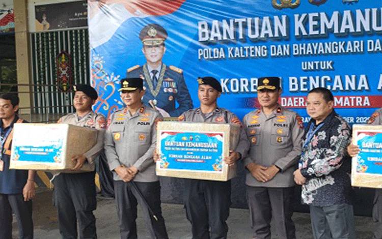 Polda Kalteng Kirimkan Bantuan untuk Korban Banjir di Sumatera