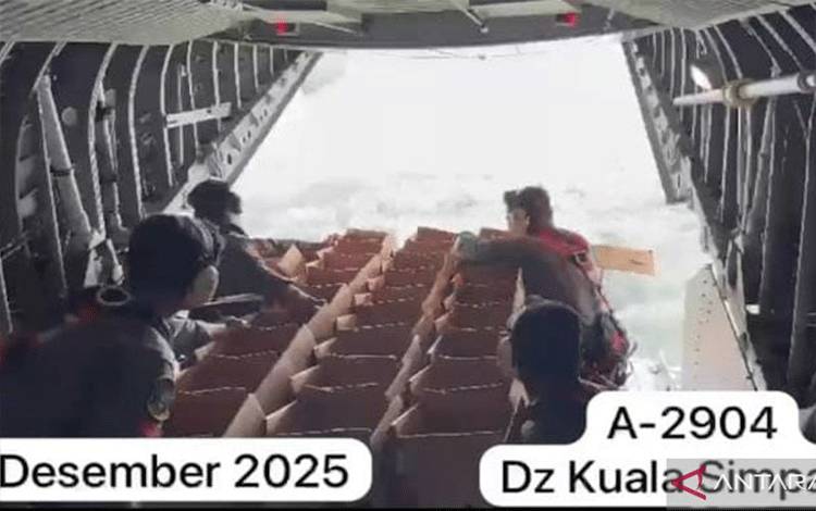 TNI AU Kerahkan Pesawat Angkut untuk Airdrop Logistik di Aceh