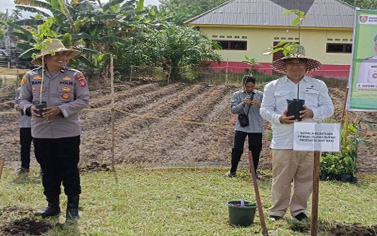 Gaungkan Pelestarian Lingkungan, KPHP Kahayan Hilir Tanam Pohon di Hanjak Maju