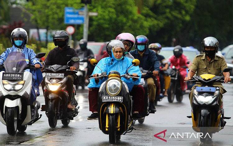 BMKG Peringatkan Waspada Hujan Petir di Sebagian Besar RI pada Kamis