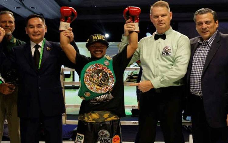 Niyomtrong Kalahkan Zarate untuk Rebut Juara Dunia WBC yang Kosong
