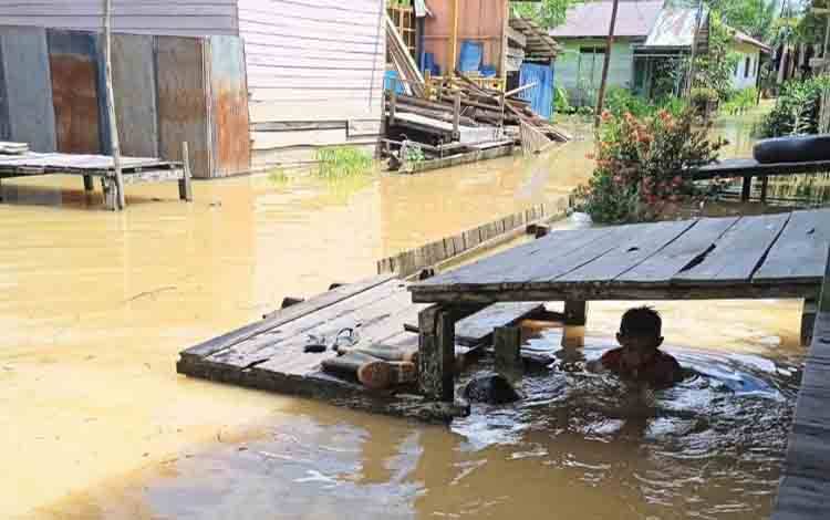 Banjir di Kotim Meluas ke Mentaya Hulu, SDN 3 Tanjung Jariangau Ikut Terdampak