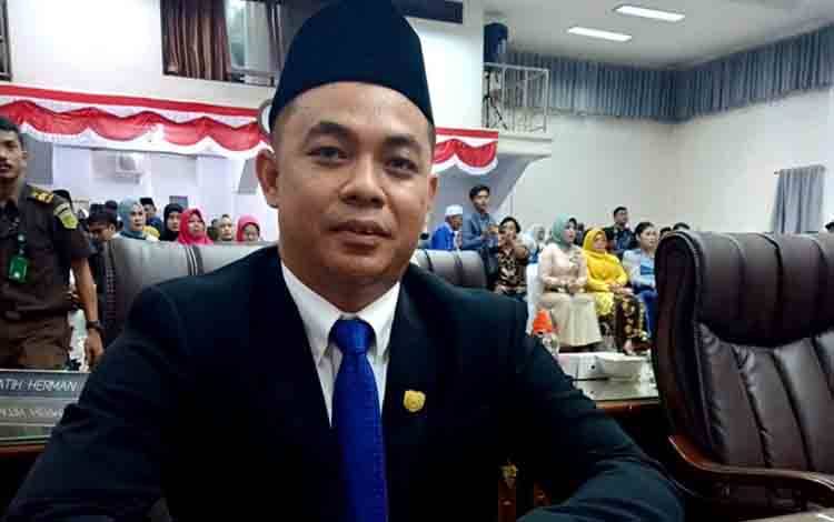 Dewan Sampaikan Pentingnya Sinergi Pemerintah Desa dan Lembaga Adat