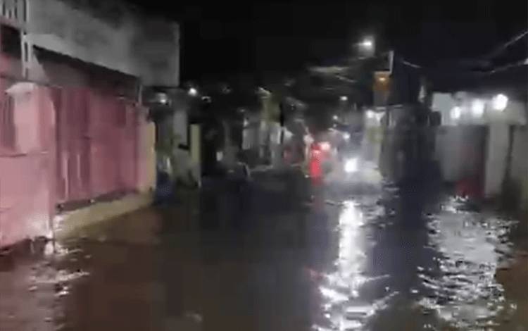 Pasang Maksimum dan Bulan Purnama Picu Banjir Rob di Banjarmasin