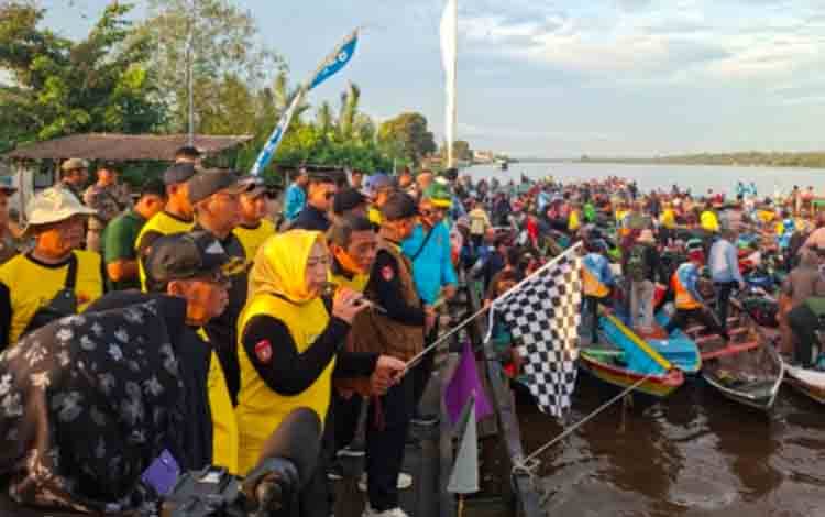 Ratusan Peserta Meriahkan Lomba Mancing Udang Galah 2025