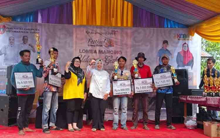 Bupati Kobar Resmi Tutup Lomba Mancing Udang Galah 2025 di Tanjung Putri