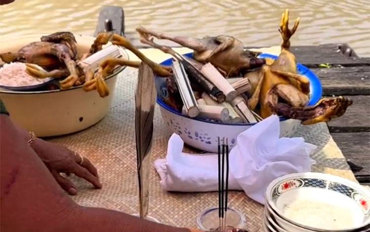 Ritual Mampakanan Jata, Warisan Leluhur Penjaga Sungai di Bumi Dayak Kalteng