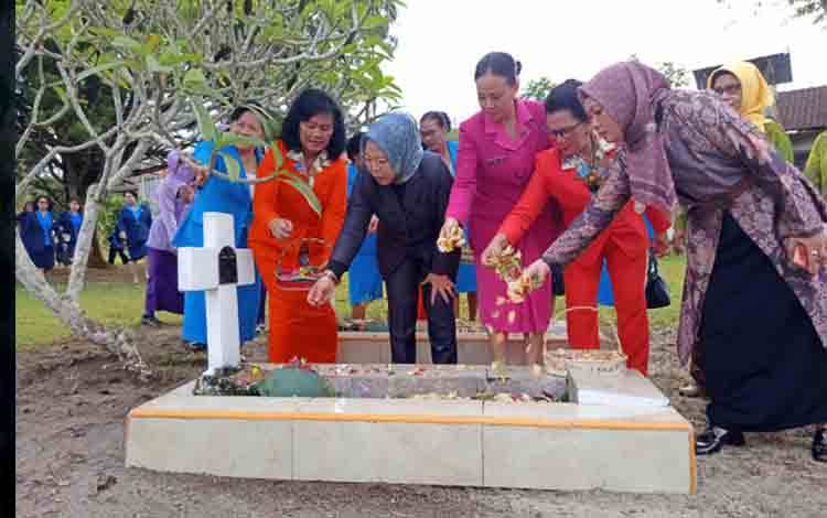 Ziarah Makam Pahlawan Warnai Peringatan Hari Ibu ke-97 di Kobar