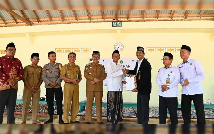 Tasyakuran Izin Operasional MTs NU Assirojiyah Digelar di Pondok Pesantren Ma'arif, Wakil Bupati Lamandau Minta Sinergi Semua Pihak