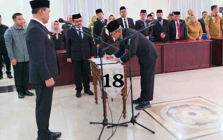 Arbert Tombak Resmi Dilantik Jadi Sekda Palangka Raya