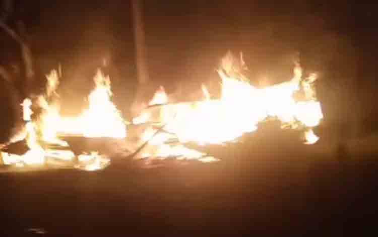 Warung Kosong di Pierre Tandean Kuala Kapuas Terbakar