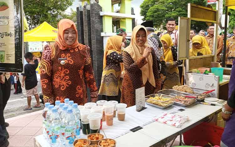 Bupati Kobar Resmi Buka Begoyap Night Market Sidorejo: Ekonomi Rakyat Bergerak