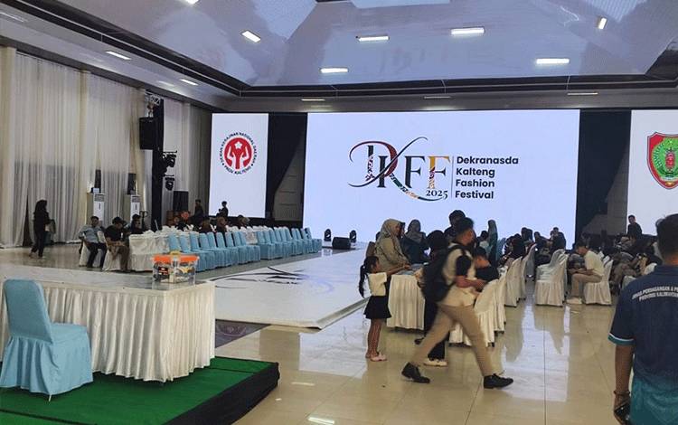 Dekranasda Kalteng Matangkan Persiapan Fashion Show Festival 2025