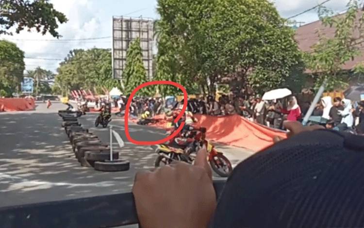 Hilang Kendali, Pembalap Jatuh dan Tabrak Tiga Anak Kecil di Kotim Open Race
