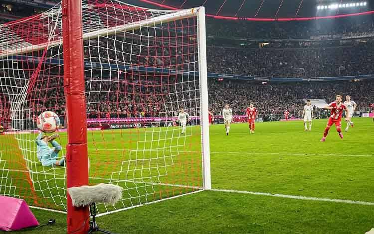 Bayern Manfaatkan Kelelahan Freiburg untuk Berbalik Menang 3-2