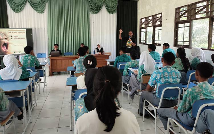 Kolaborasi BOSF - PT SSMS Tbk Edukasi Siswa tentang Pentingnya Konservasi Orangutan