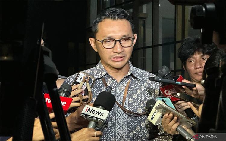 KPK Geledah Rumah Dinas Bupati Indragiri Hulu Terkait Proyek di Riau