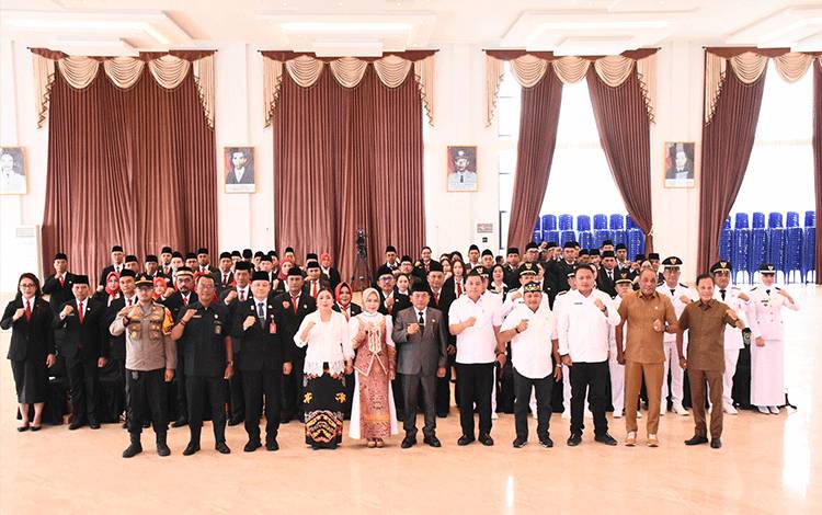 Bupati Kapuas Lantik 8 Pejabat Tinggi Pratama