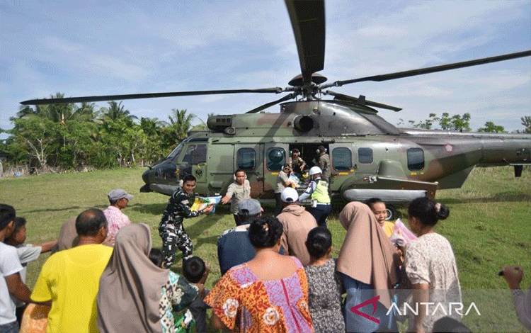 Kisah Penerbang TNI-AU Menembus Akses yang Terputus di Ranah Minang