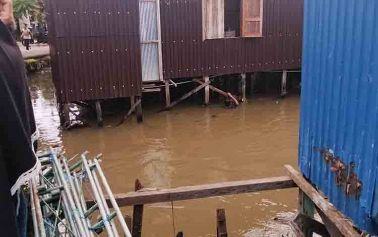 Pintu Dapur Terbuka, Balita Perempuan Hilang Diduga Jatuh ke Sungai di HSU