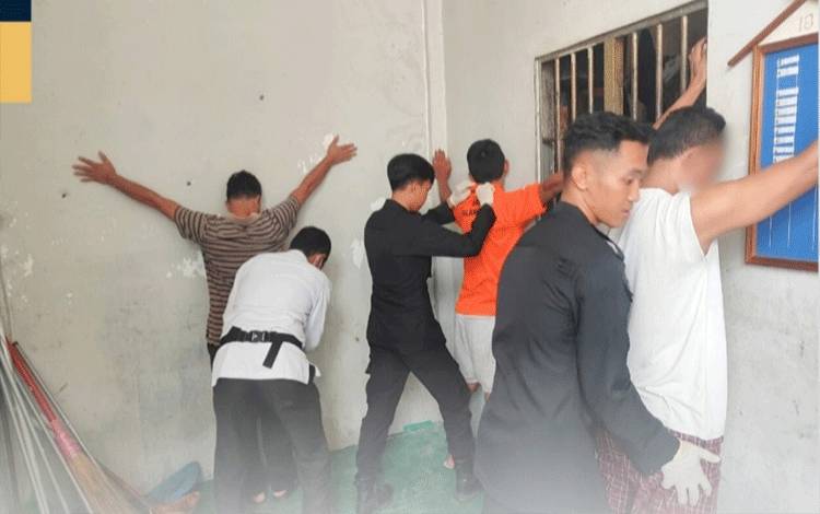 Rutan Kelas IIA Palangka Raya Lakukan Penggeledahan Kamar Hunian
