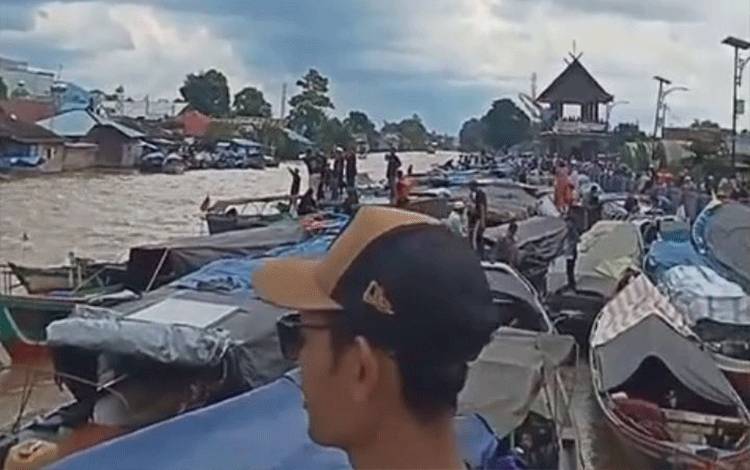 Puluhan Klotok Jemaah Sekumpul Padati Sungai Martapura