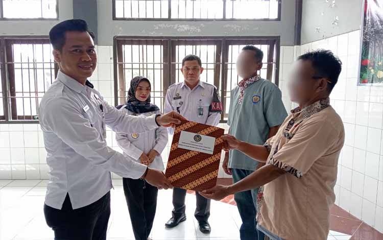 2 Warga Binaan Rutan Tamiang Layang Langsung Bebas Saat Dapat Remisi Natal