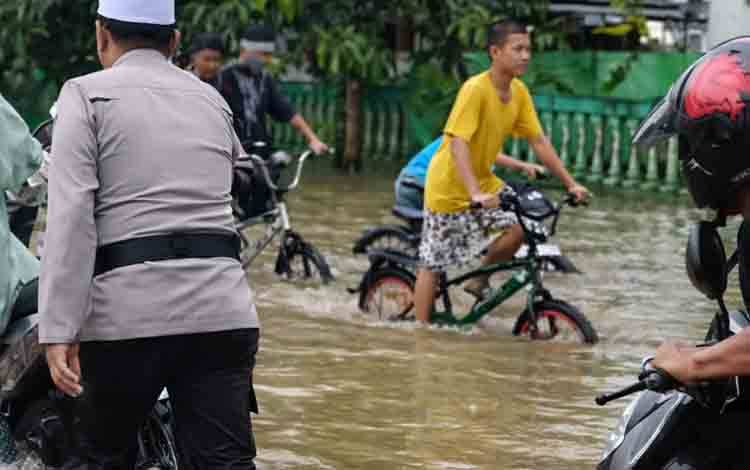 Genangan Air 50 Cm di Martapura Timur, Jemaah Sekumpul Diimbau Cari Jalur Alternatif