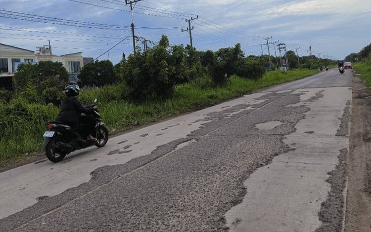 Jalan Sampit-Ujung Pandaran, Akses Wisata yang Dibayangi Risiko Kecelakaan