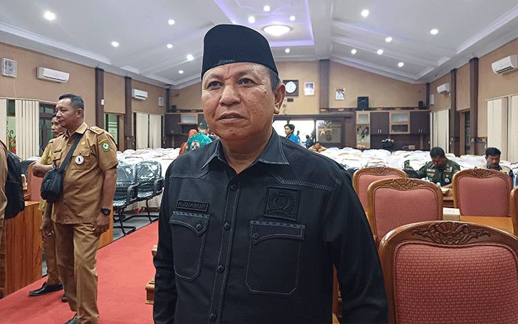 DPRD Kotim Imbau Warga Waspada Melintas Jalan HM Arsyad Menuju Pantai Ujung Pandaran