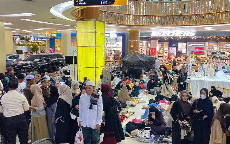 Q Mall Banjarbaru Dipadati Jemaah Momen 5 Rajab Sekumpul