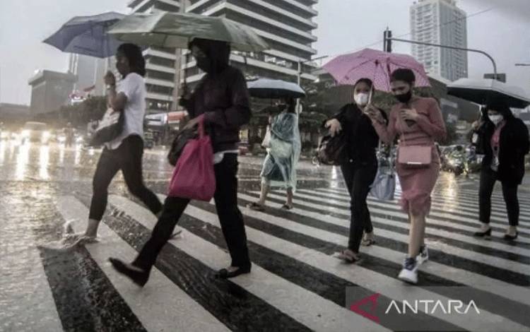 BMKG Prakirakan Mayoritas Wilayah Indonesia Hujan Ringan-Petir