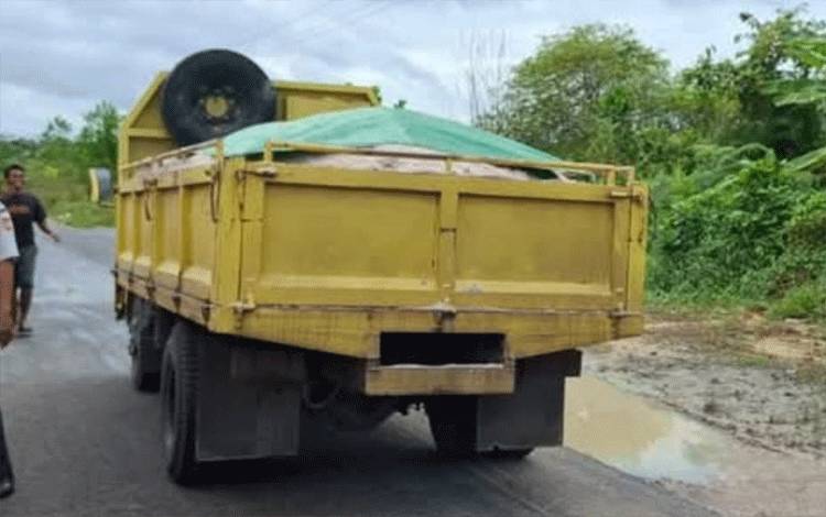 Masa Libur Nataru, Pemkab Kobar Batasi Operasional Truk Angkutan Pasir Jalan Kubu-Sungai Bakau-Teluk Bogam