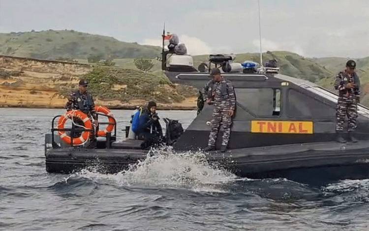 TNI AL Kerahkan Alutsista Cari Korban Kapal Tenggelam