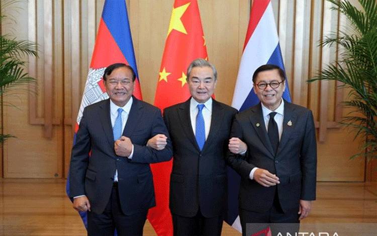 China Pertemukan Menlu Kamboja-Thailand Pasca Gencatan Senjata