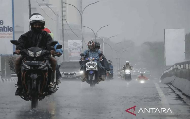 BMKG: Mayoritas Kota-Kota Besar Berpotensi Diguyur Hujan Ringan-Sedang