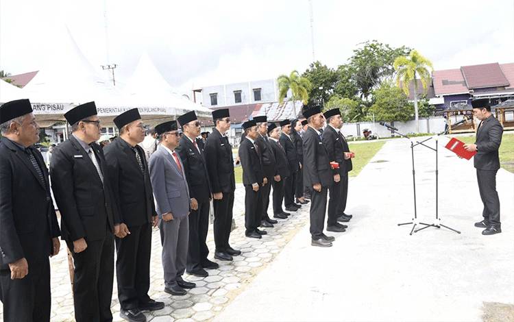 Pelantikan Pejabat Eselon II Digelar di Ruang Terbuka, Bupati Pulang Pisau Tekankan Kinerja dan Kolaborasi