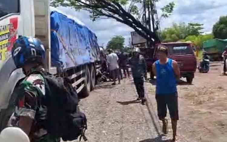 Pemotor Terluka Parah Usai Tergilas Truk Tronton di Jalan Trikora Banjarbaru