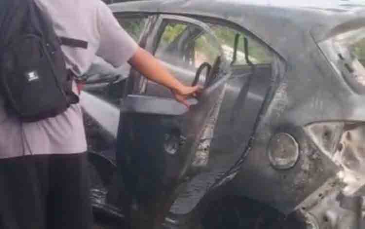 Mobil Terbakar di Kapuas, 4 Penumpang Dilarikan ke Rumah Sakit