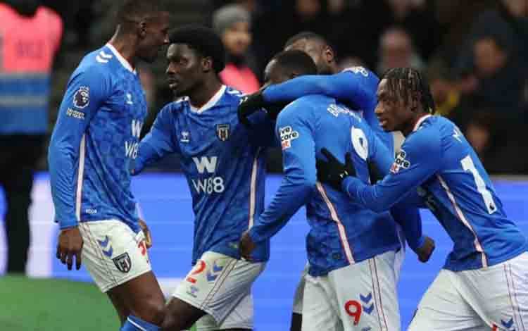 Tottenham Diimbangi Sunderland, Newcastle Hajar Crystal Palace
