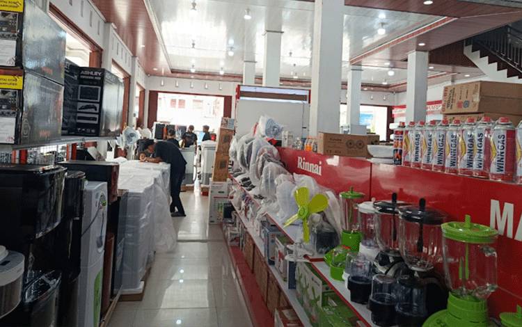 Penjualan Barang Elektronik di Pasar Besar Palangka Raya Meningkat di Awal Tahun