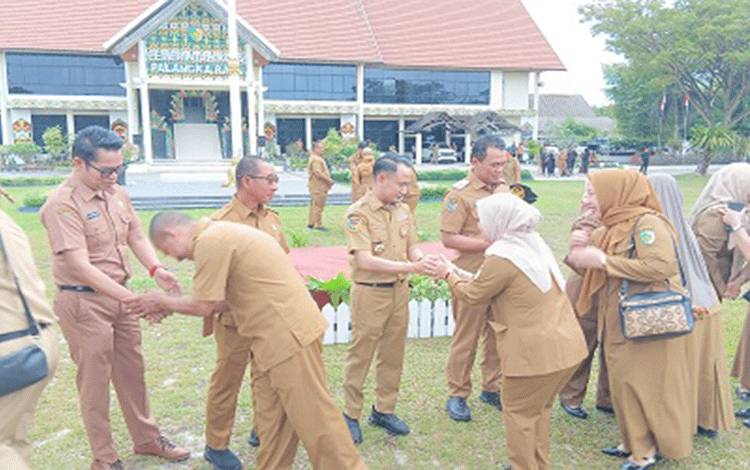 Wali Kota Palangka Raya Pimpin Apel Besar Perdana ASN Tahun 2026, Tekankan Disiplin dan Soliditas