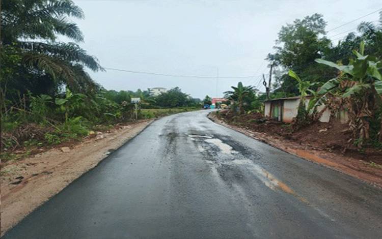 Proyek Jalan Rp3 Miliar di Parenggean Rusak Dalam Waktu Satu Hari