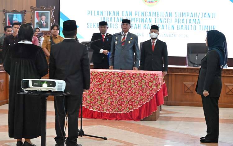 Bupati Barito Timur Lantik Misnohartaku Jadi Sekretaris Daerah